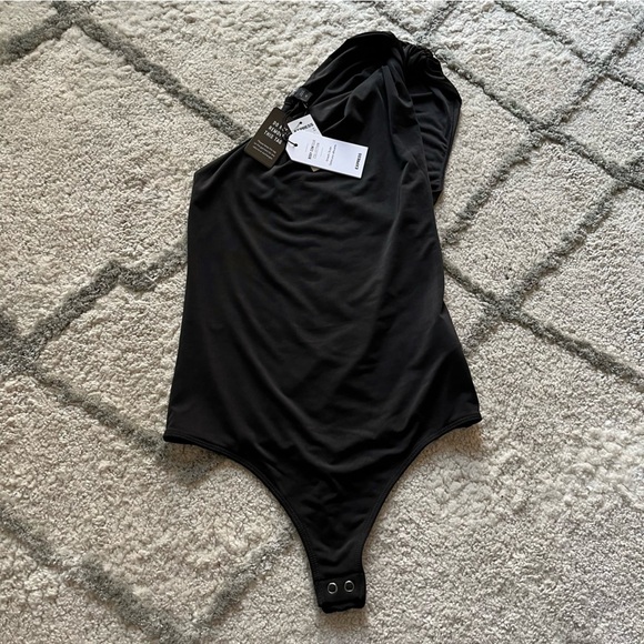 Express bodysuit black Cody contour one shoulder twist compression XS New - Picture 2 of 13